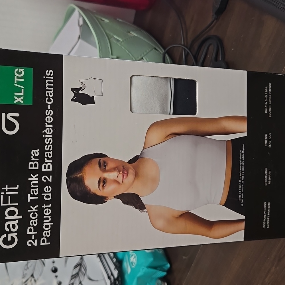 GAP Fit 2-Pack Tank Bra - Black and White